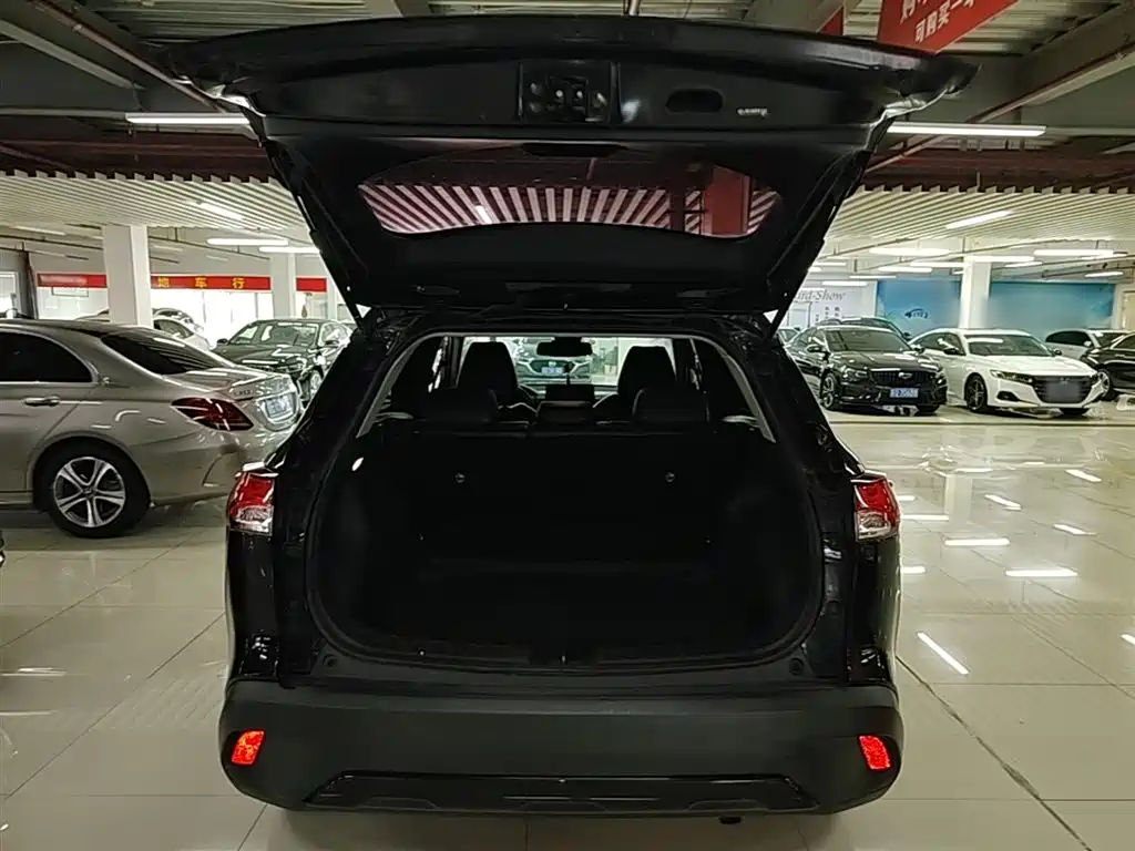 Toyota Corolla Cross 2023 — фото 19