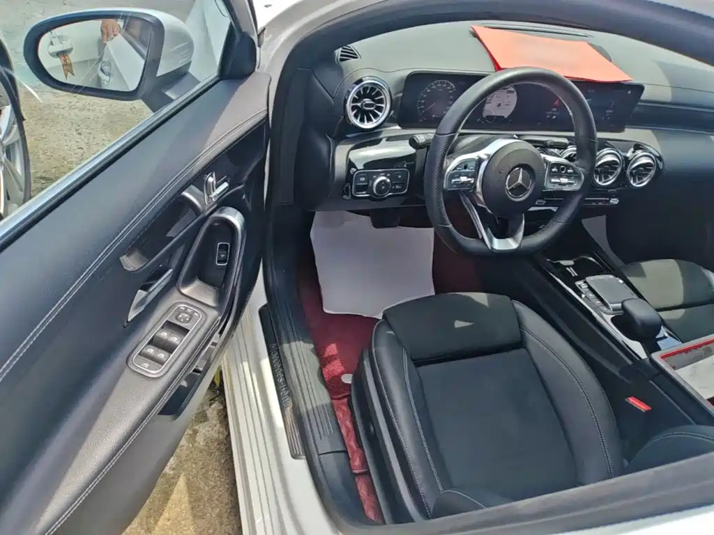 Mercedes-Benz A-Class 2023 — фото 16
