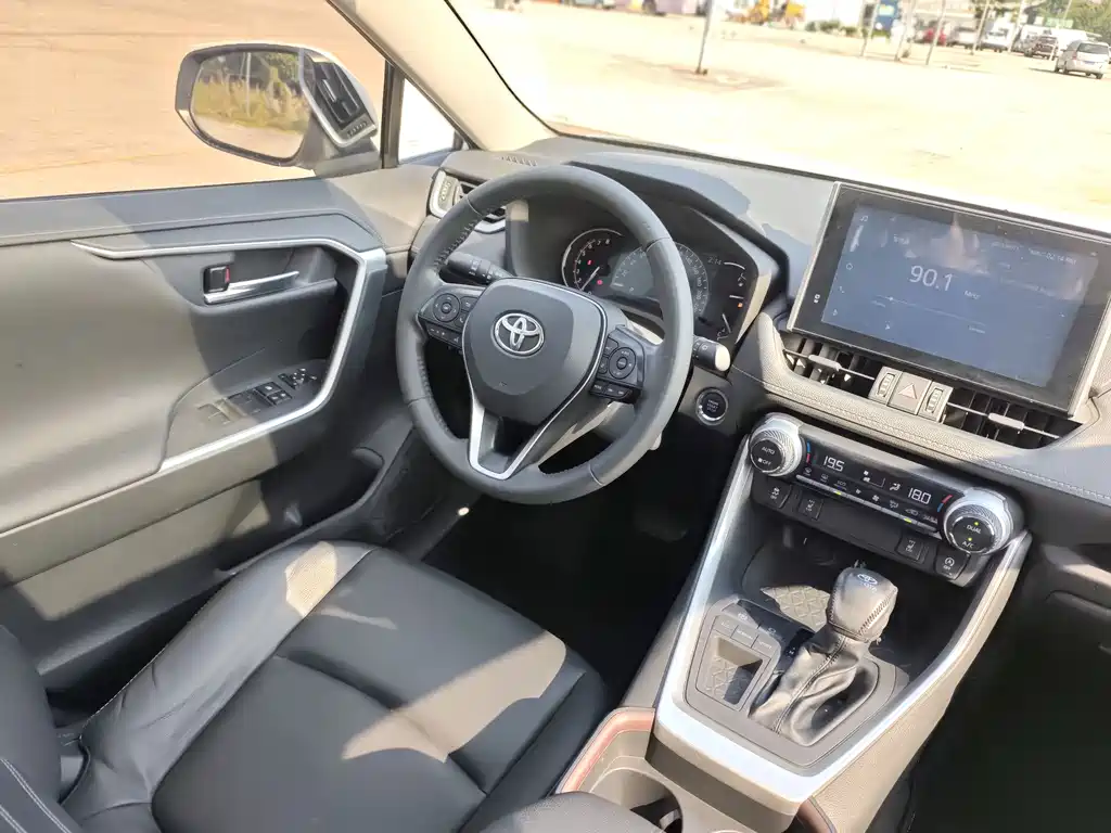 Toyota RAV4 2022 — фото 18