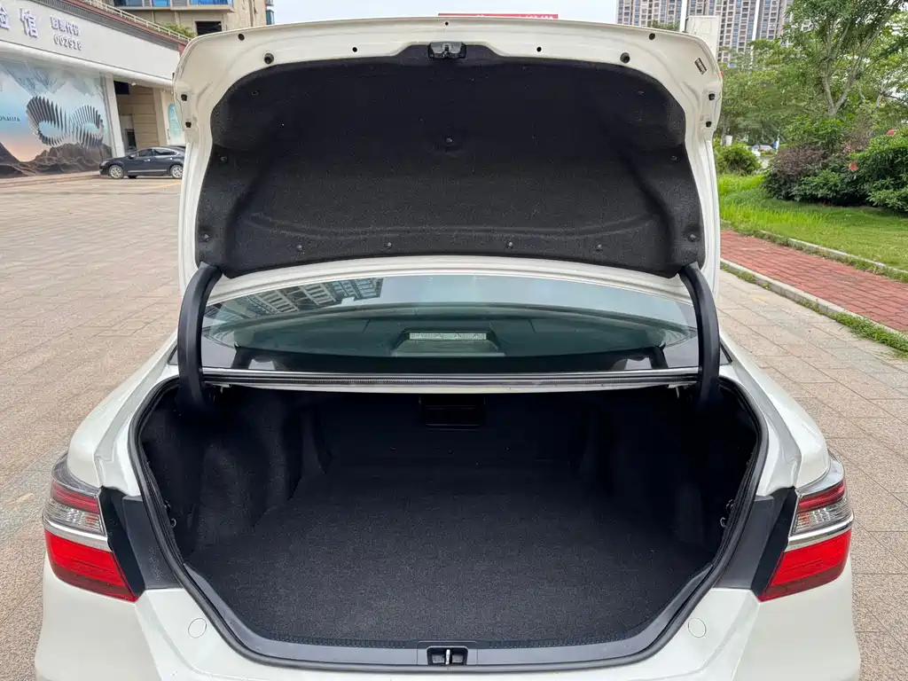 Toyota Camry 2015 — фото 19