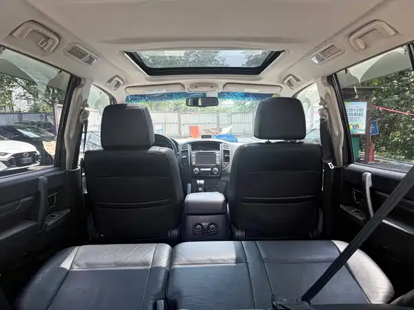 Mitsubishi Pajero 2014