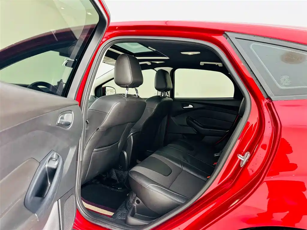 Ford Focus 2014 — фото 14