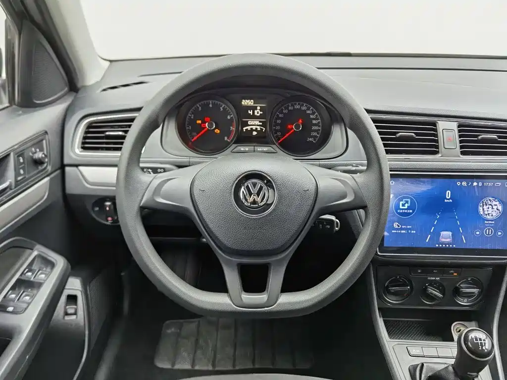 Volkswagen Lavida 2017 — фото 11