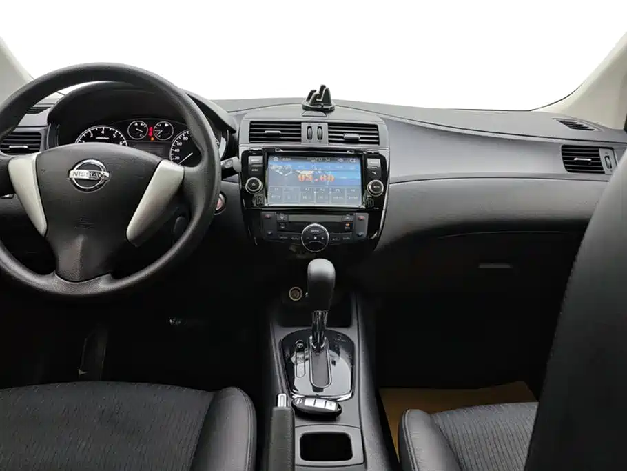 Nissan Tiida 2015 — фото 13