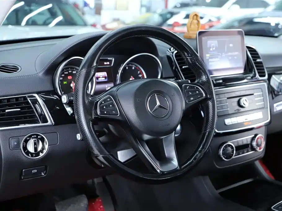 Mercedes-Benz GLE 2018 — фото 12