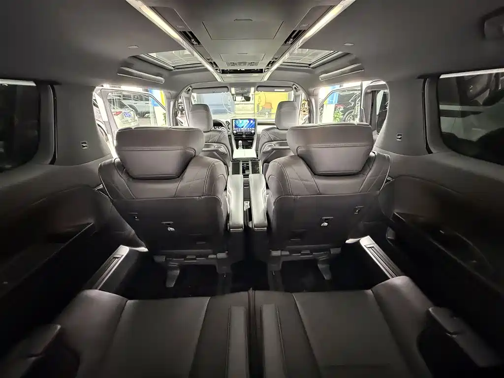Toyota Alphard 2024 — фото 15