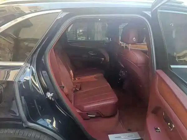 Bentley Bentayga Plug-In Hybrid 2022