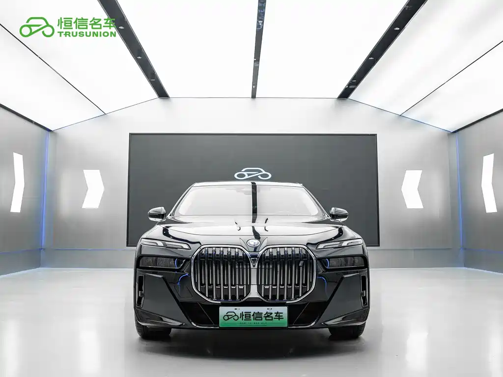 BMW i7 2023 — фото 2