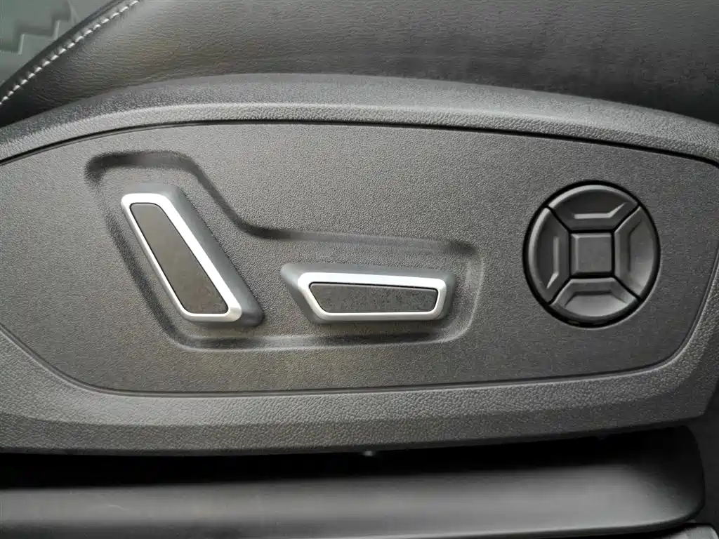 Audi Q6L e-tron 2025 — фото 21