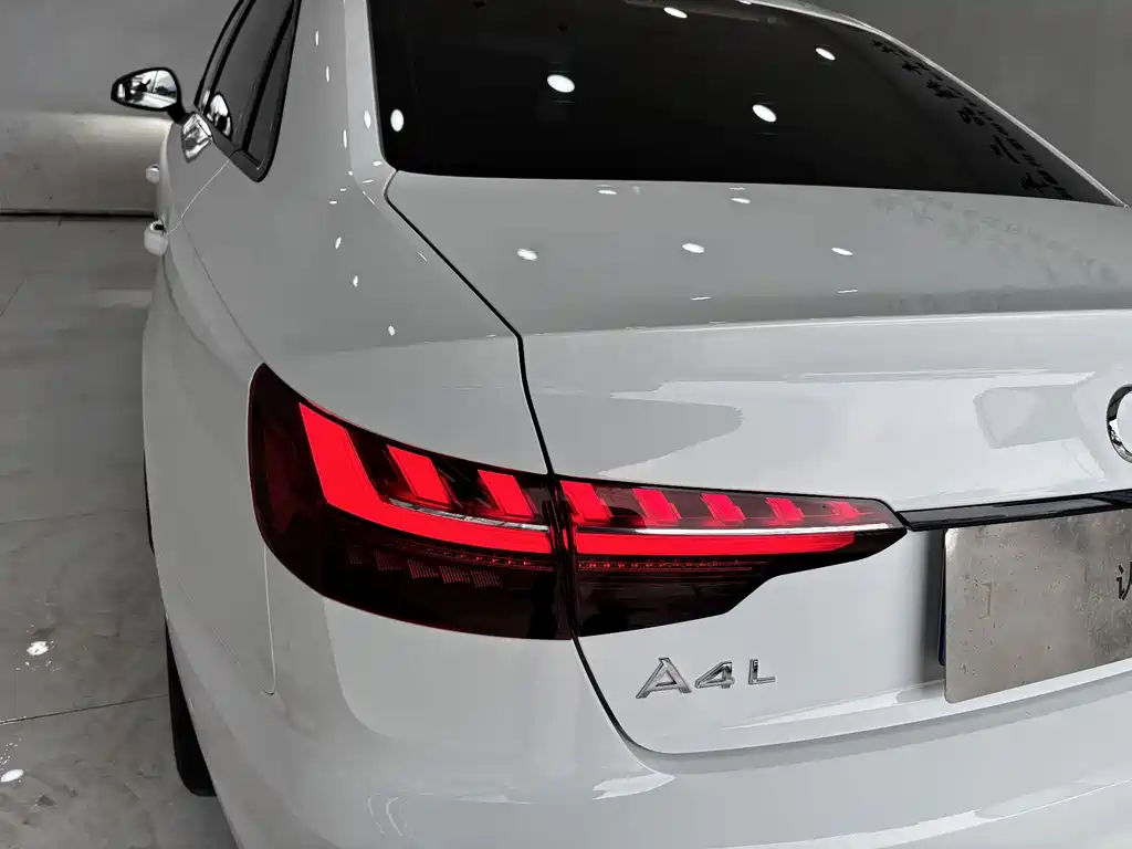 Audi A4L 2025 — фото 10