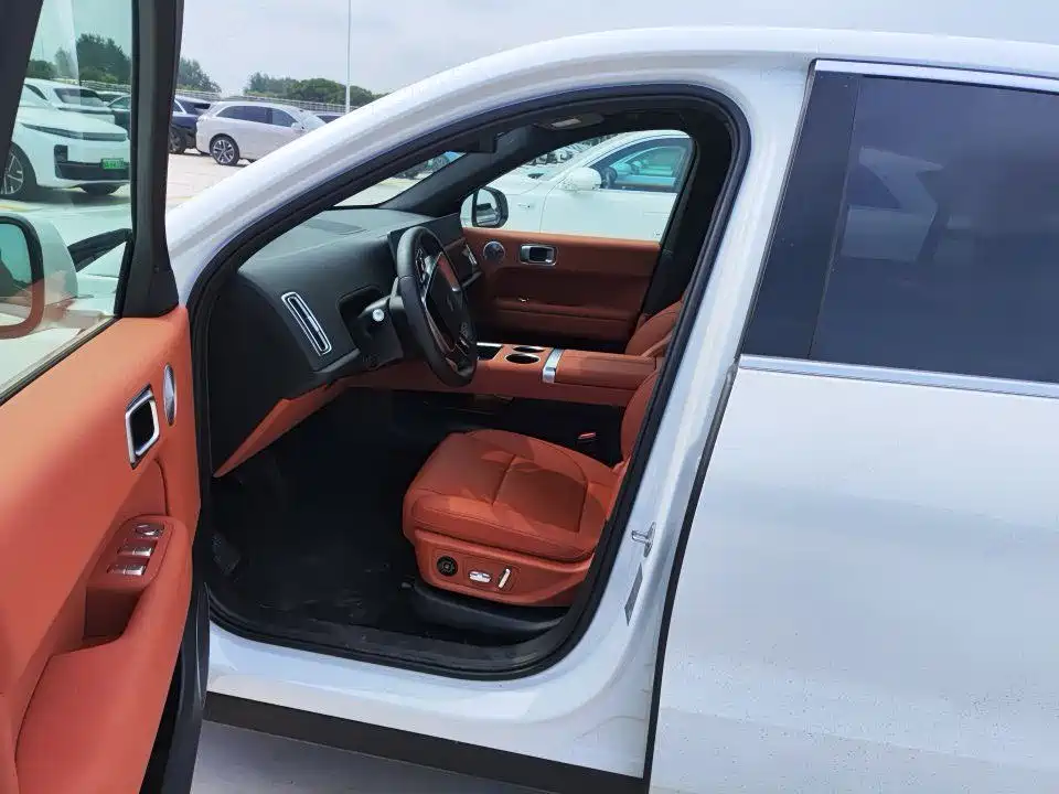 Li Auto Li L6 2025