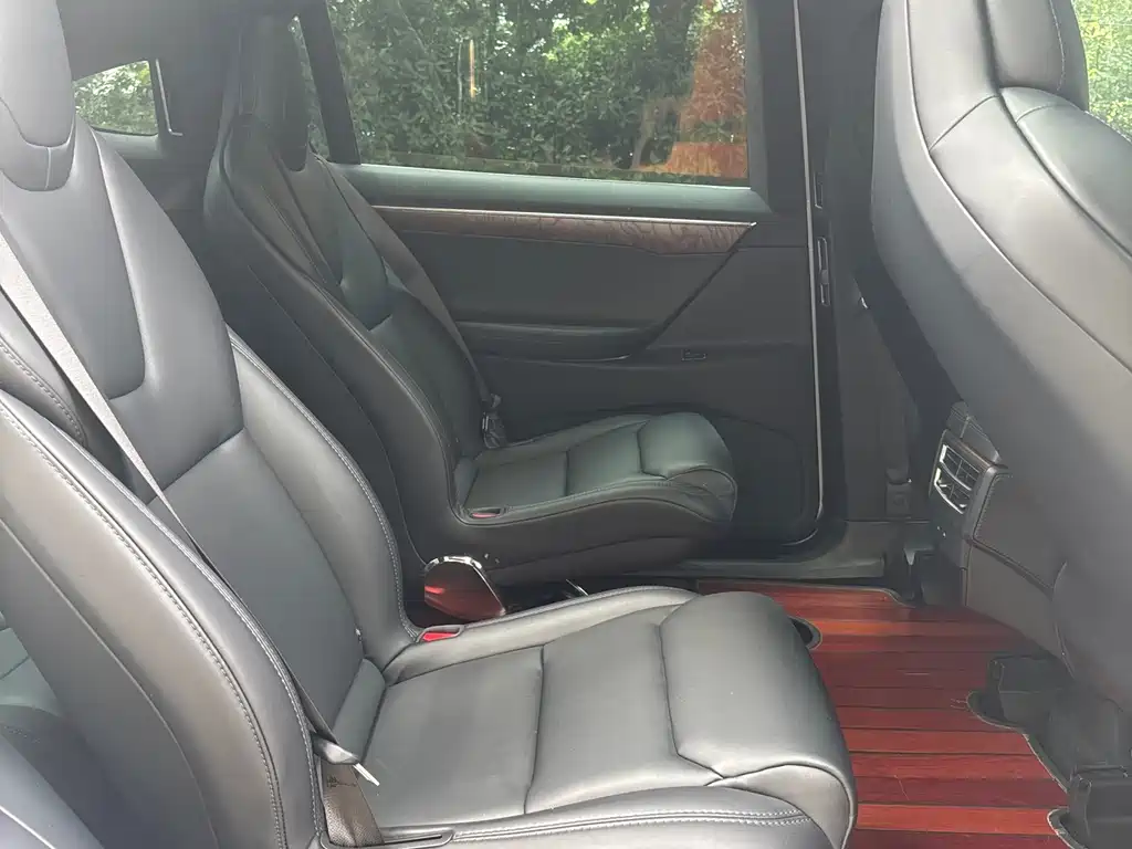 Tesla Model X 2018 — фото 20