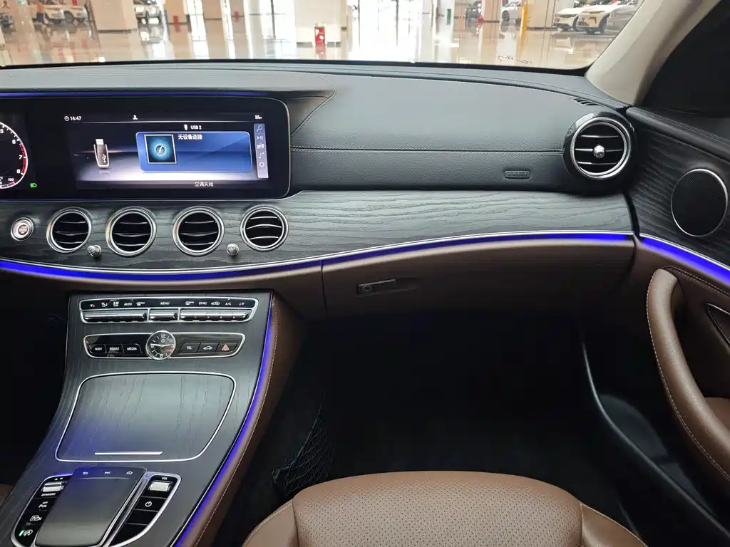 Mercedes-Benz E-Class 2020 — фото 15
