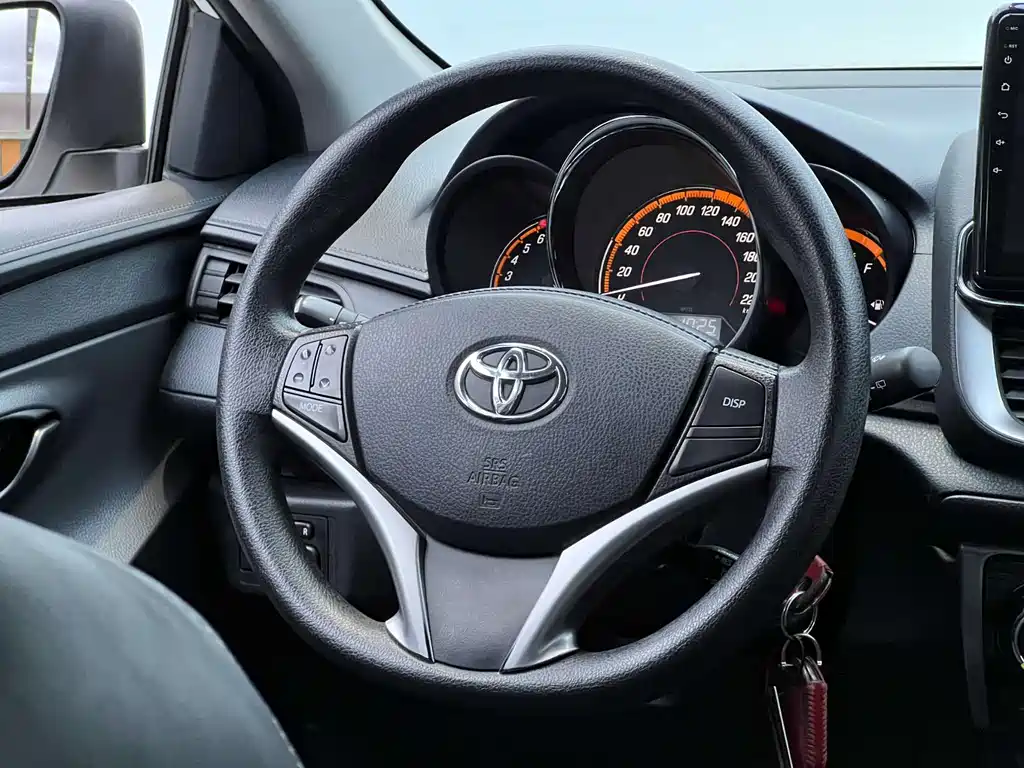 Toyota Yaris L 2022 — фото 25