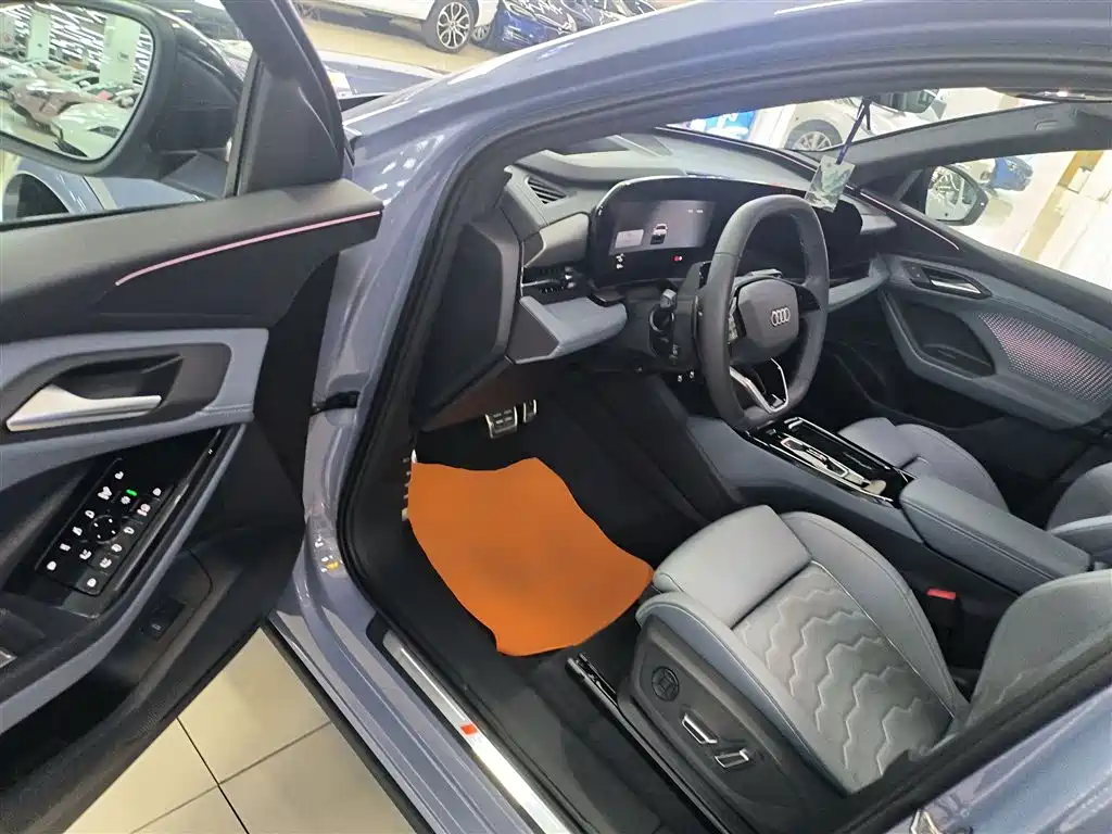 Audi Q6L e-tron 2025 — фото 16