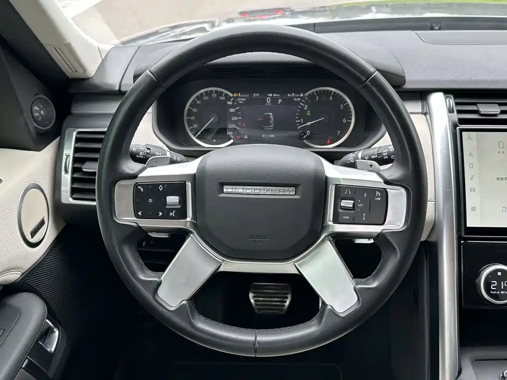 Land Rover Discovery 2023 — фото 15