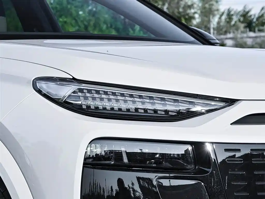 Audi Q6L e-tron 2025 — фото 27