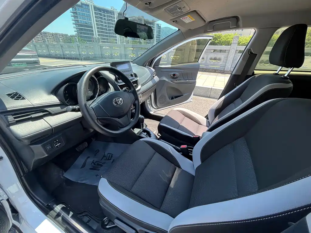 Toyota Yaris L 2020 — фото 10