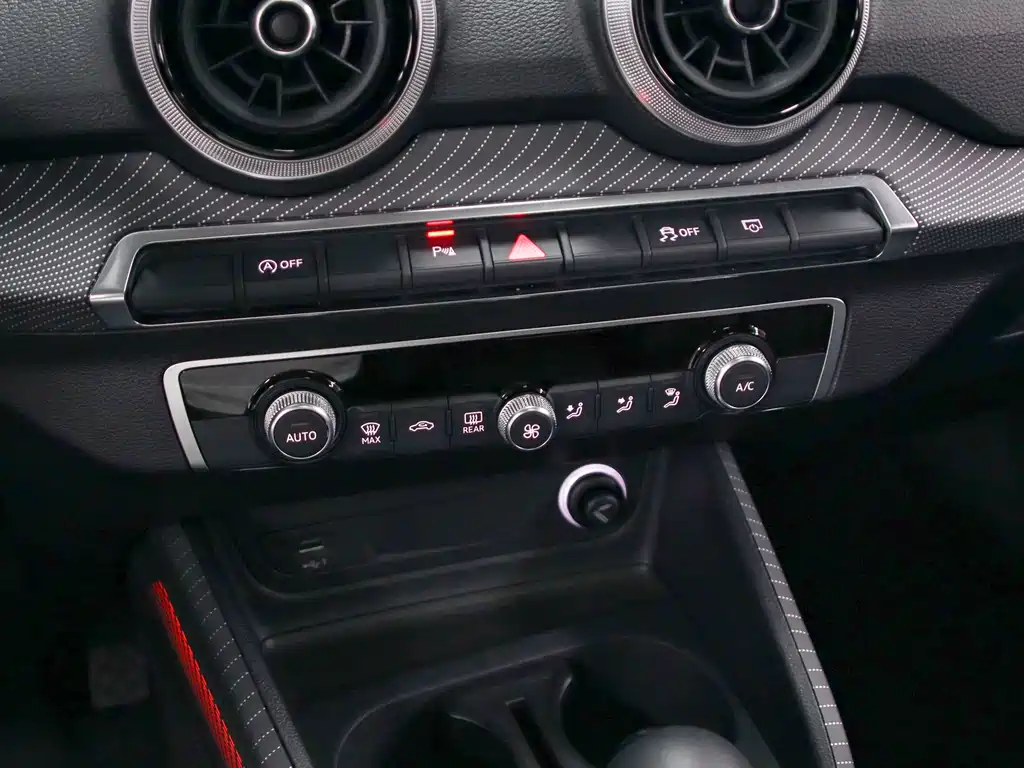 Audi Q2L 2022 — фото 10