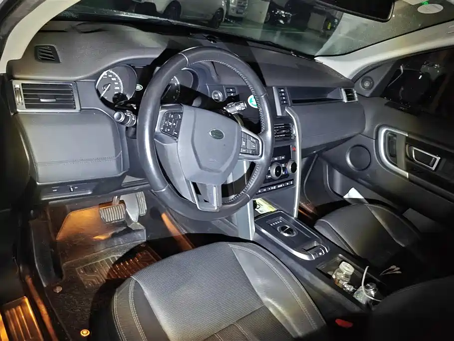 Land Rover Discovery Sport 2017 — фото 12