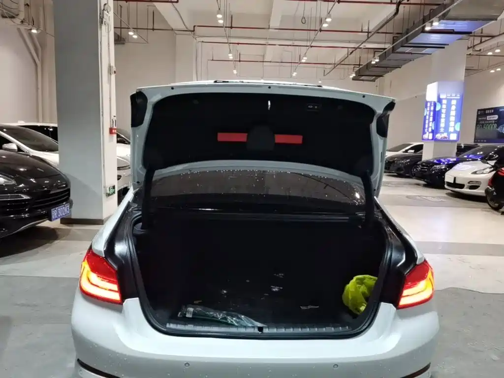 BMW 5 Series 2018 — фото 19