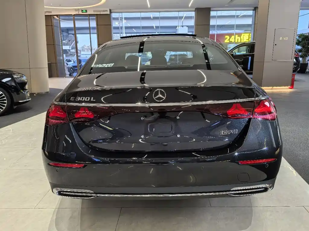 Mercedes-Benz E-Class 2025 — фото 13