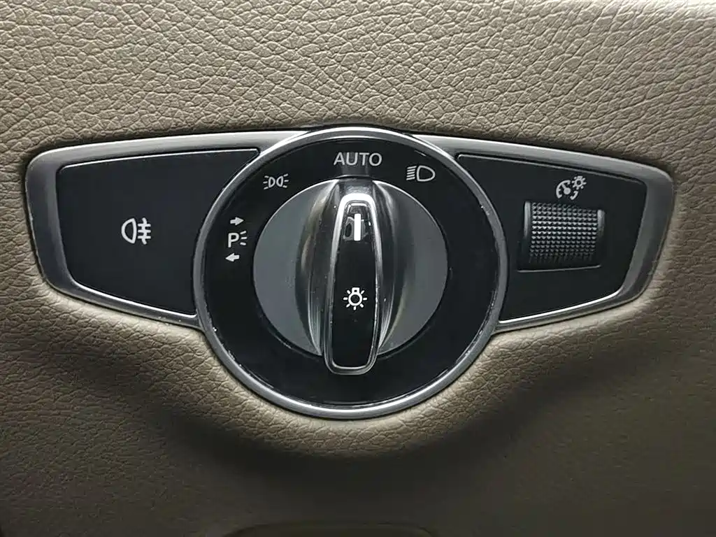 Mercedes-Benz E-Class 2018 — фото 21
