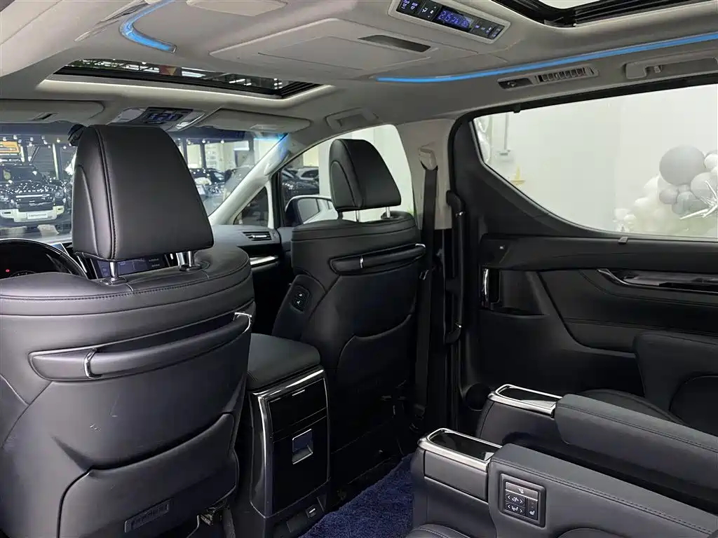 Toyota Vellfire 2023 — фото 8
