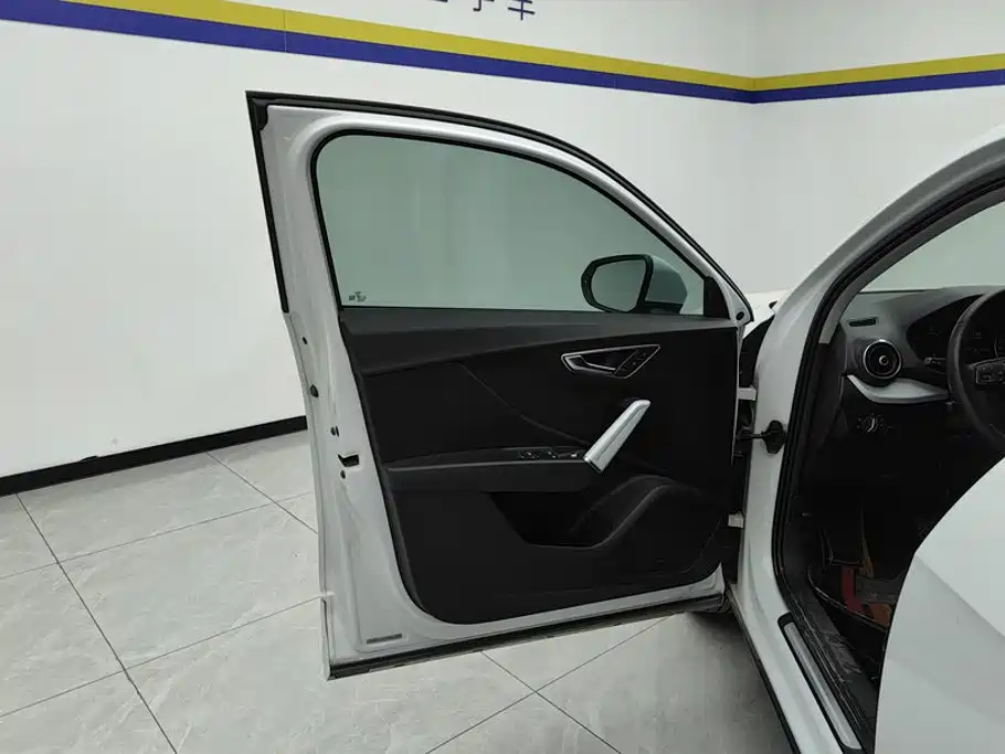 Audi Q2L 2019
