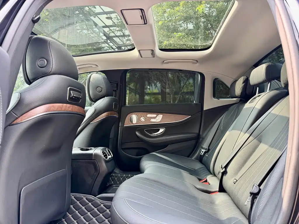 Mercedes-Benz E-Class 2020 — фото 15