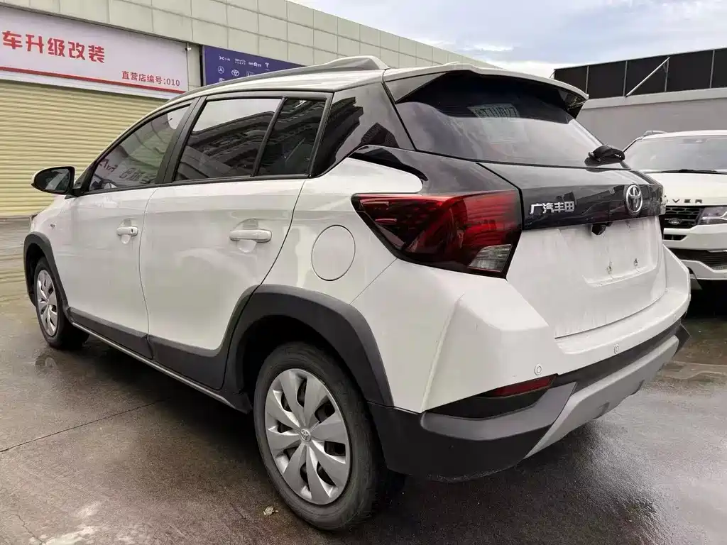 Toyota Yaris L 2022 — фото 4