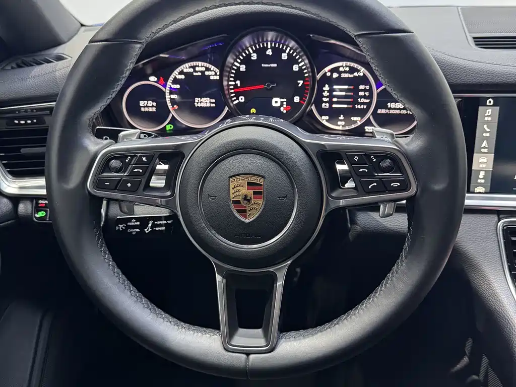 Porsche Panamera 2017 — фото 9
