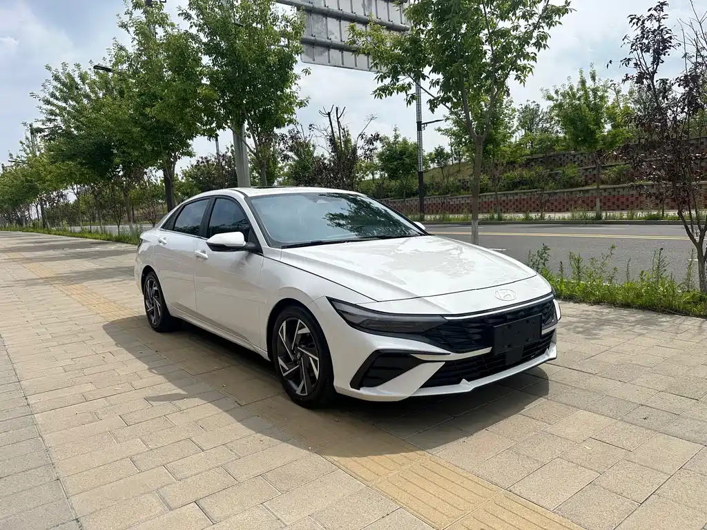 Hyundai Elantra 2023 — фото 3