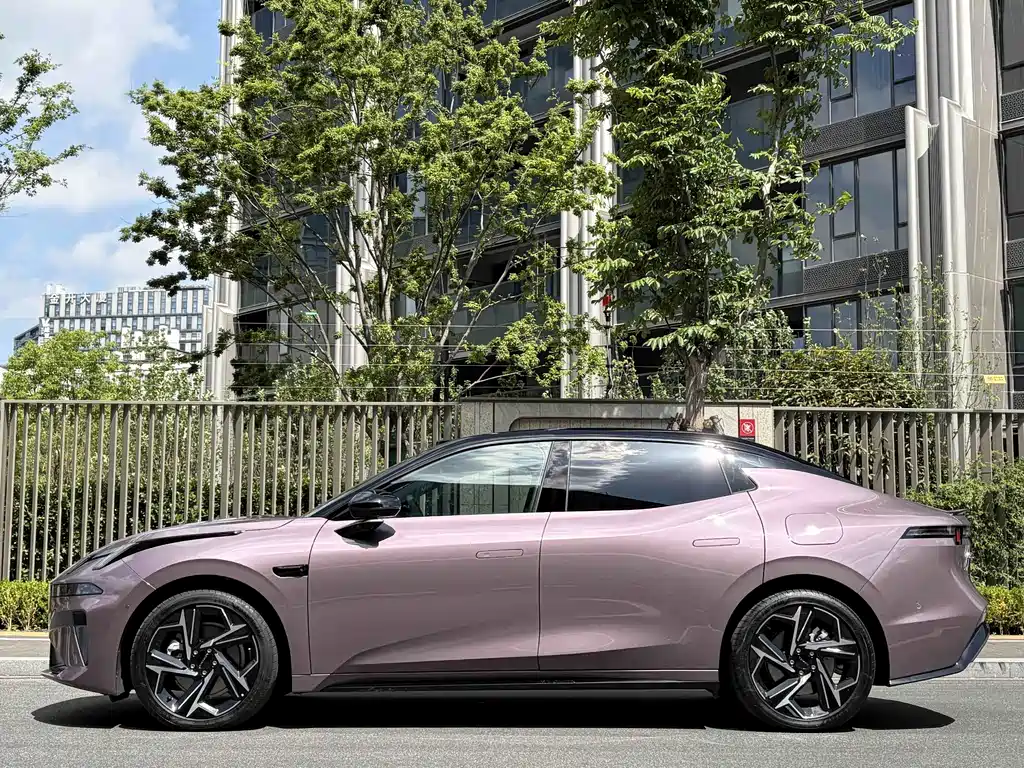 Lynk & Co 07 EM-P 2025 — фото 3