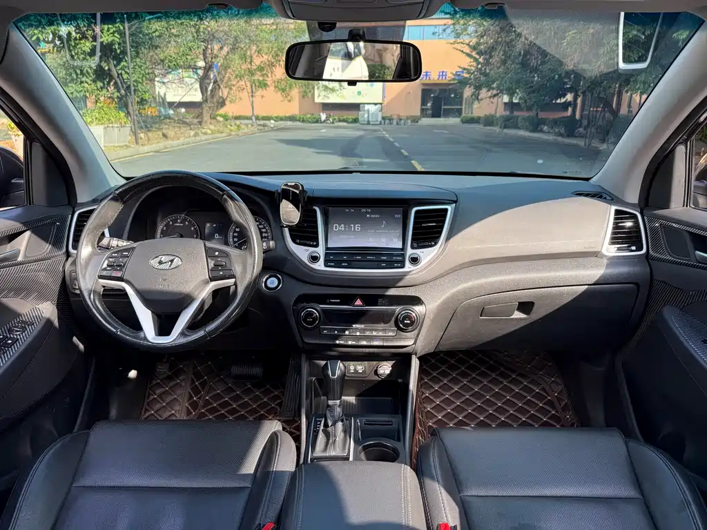 Hyundai Tucson 2017 — фото 11
