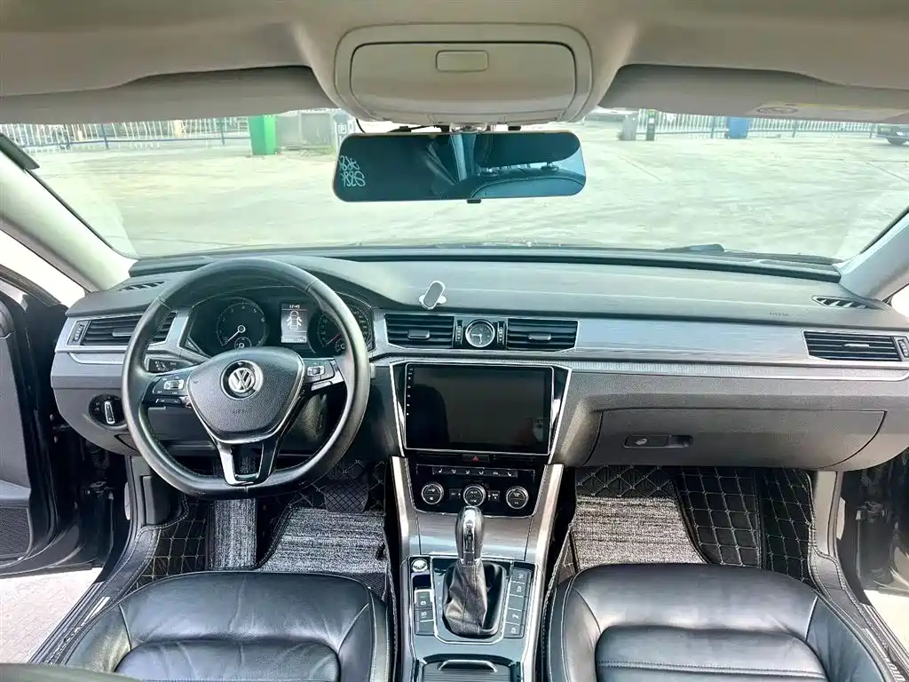 Volkswagen Passat 2017 — фото 10