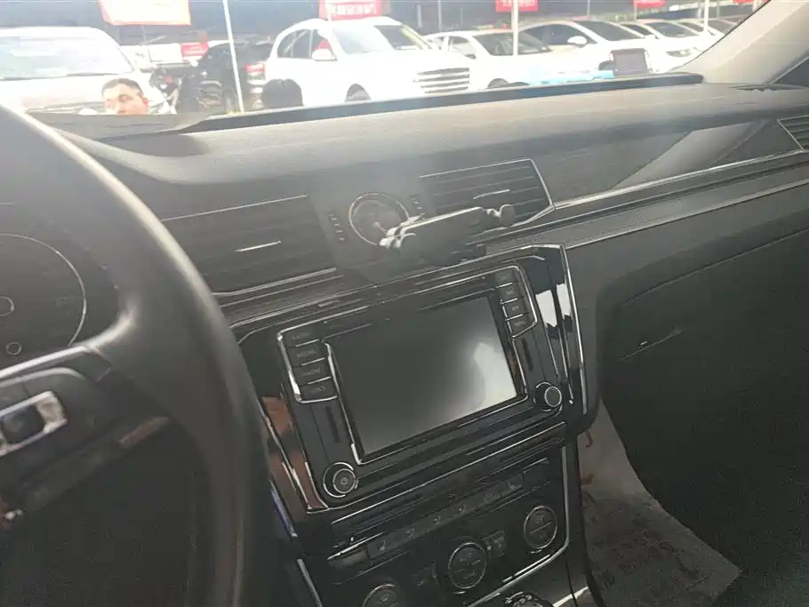 Volkswagen Passat 2019 — фото 13