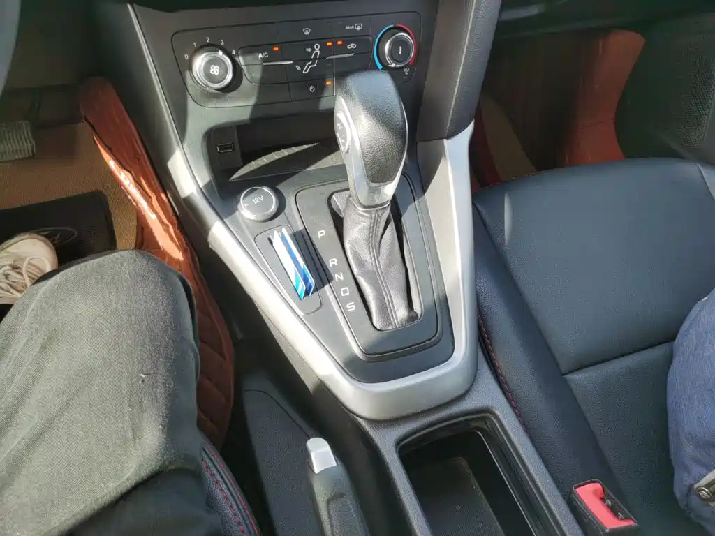 Ford Focus 2017 — фото 10