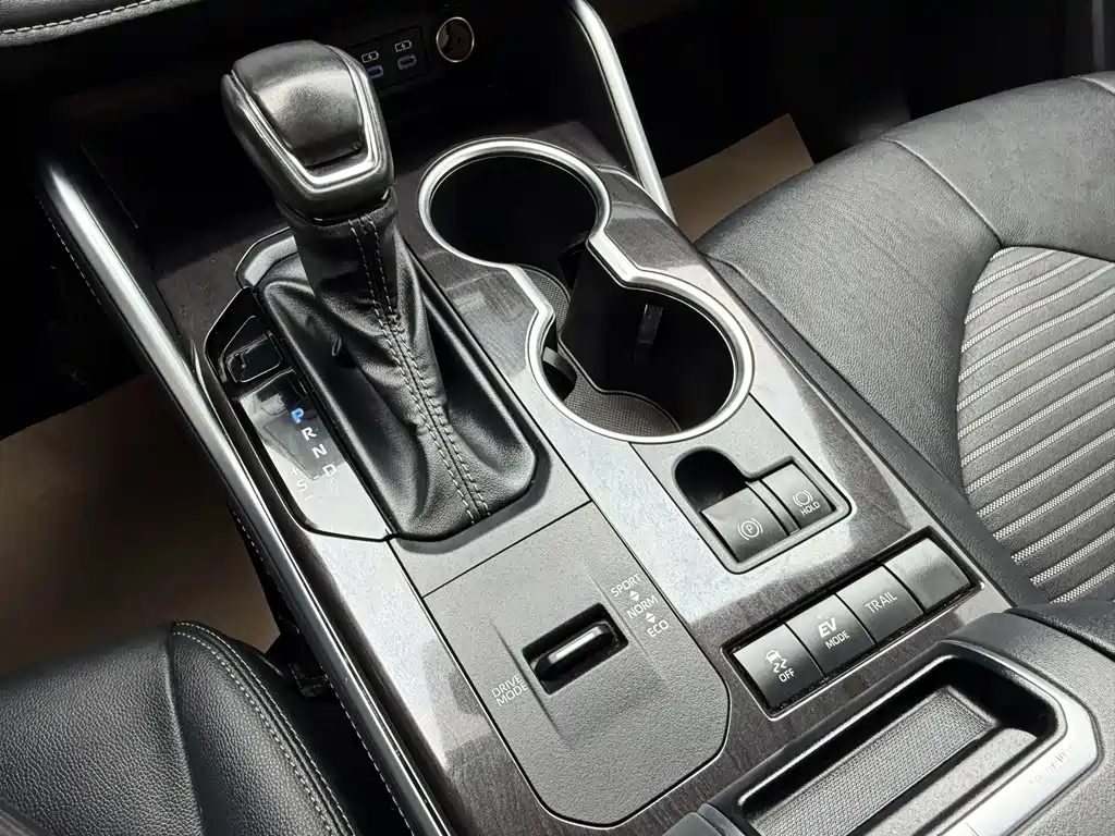 Toyota Crown Kluger 2023 — фото 27