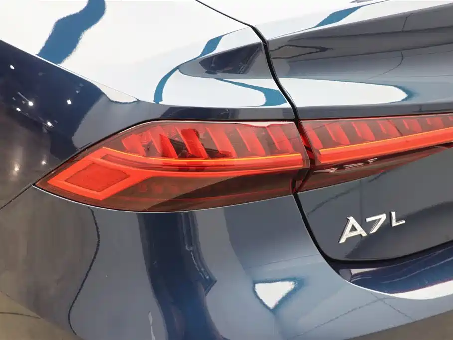 Audi A7L 2023 — фото 29