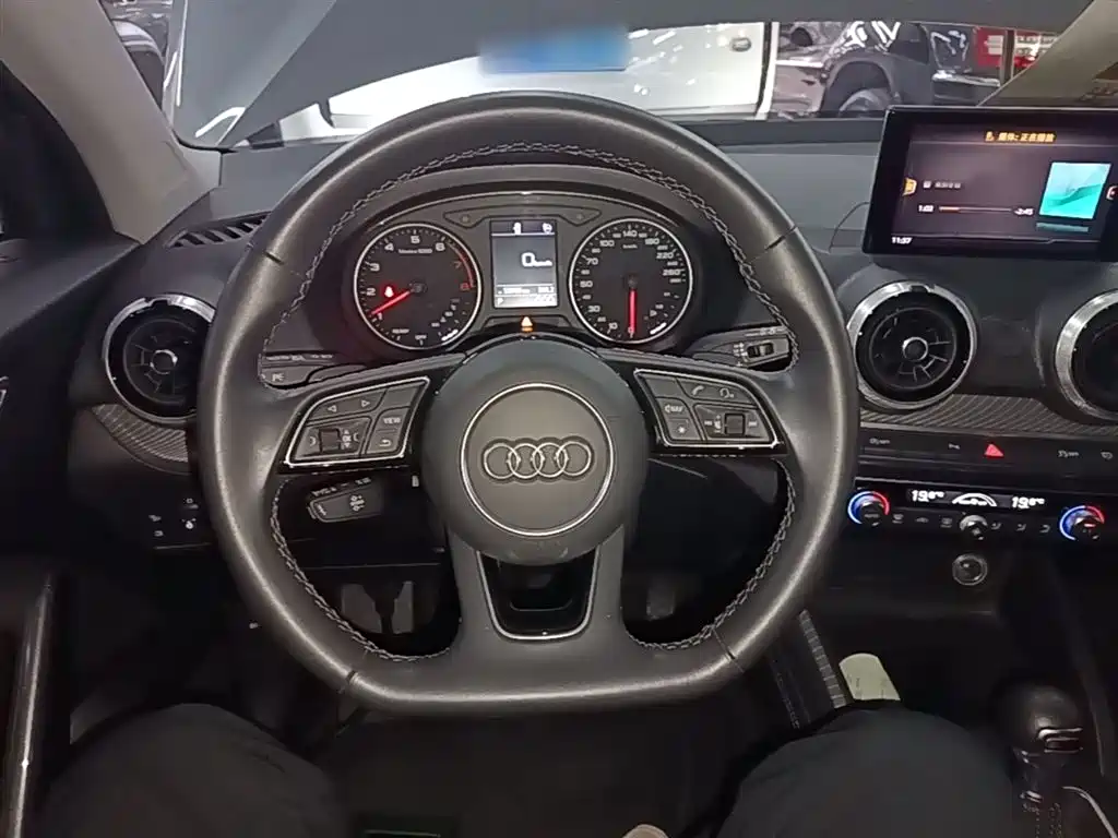 Audi Q2L 2023 — фото 11