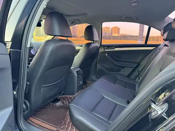 Volkswagen Sagitar 2018