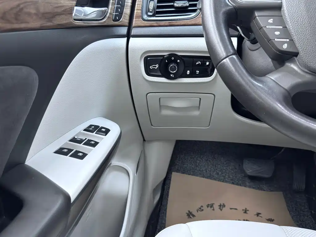 GAC Motor Trumpchi GS8 2017 — фото 9