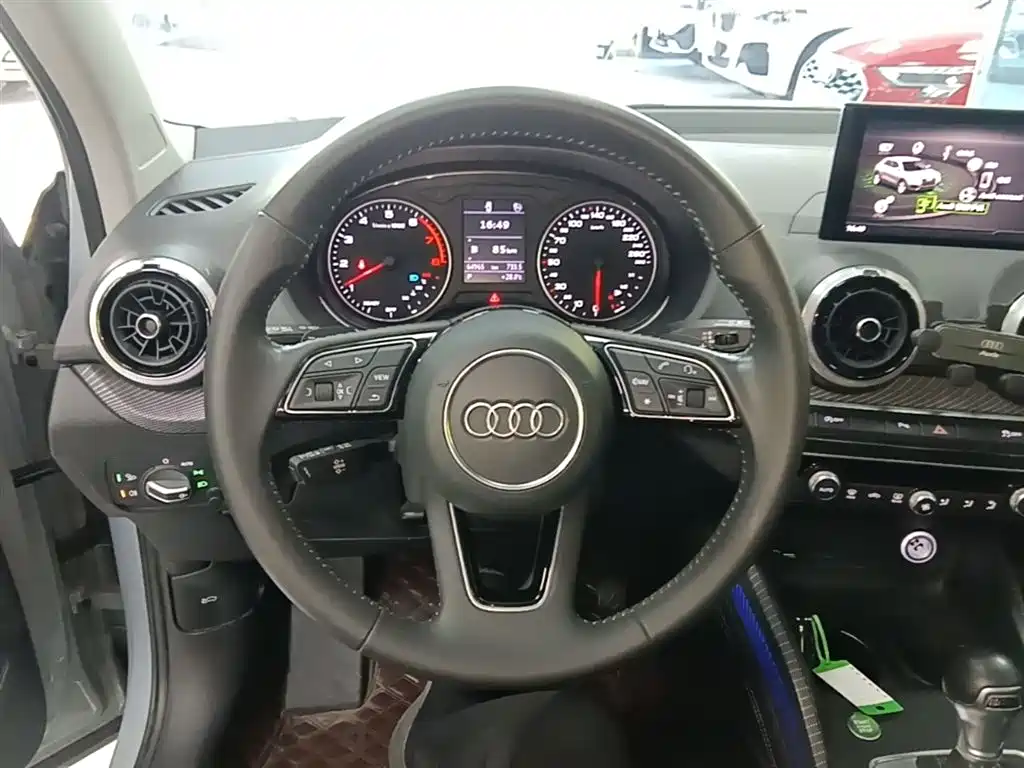 Audi Q2L 2022 — фото 11