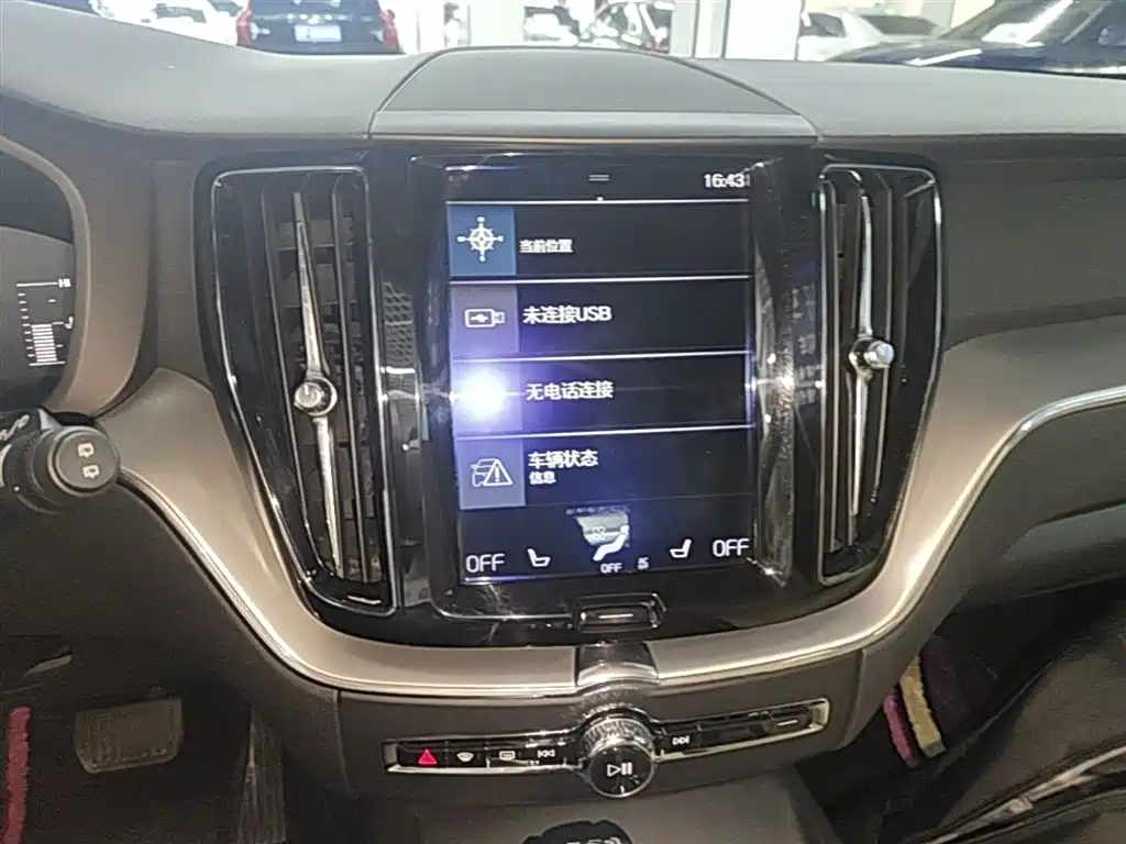 Volvo XC60 2018 — фото 13