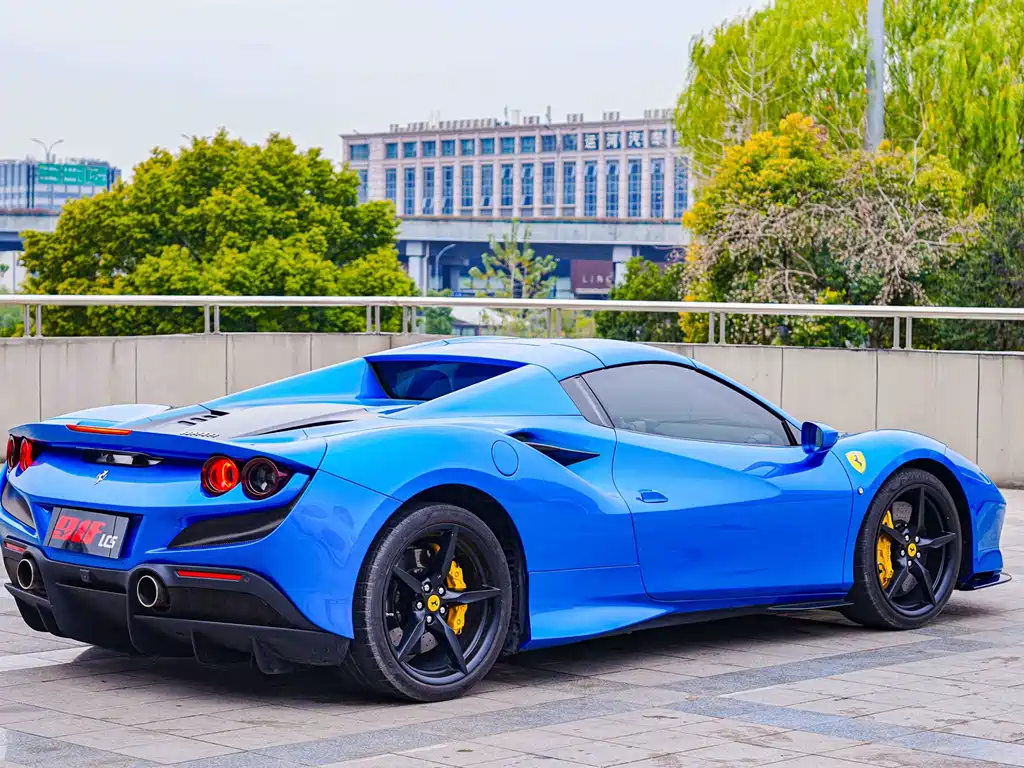 Ferrari F8 2021 — фото 17