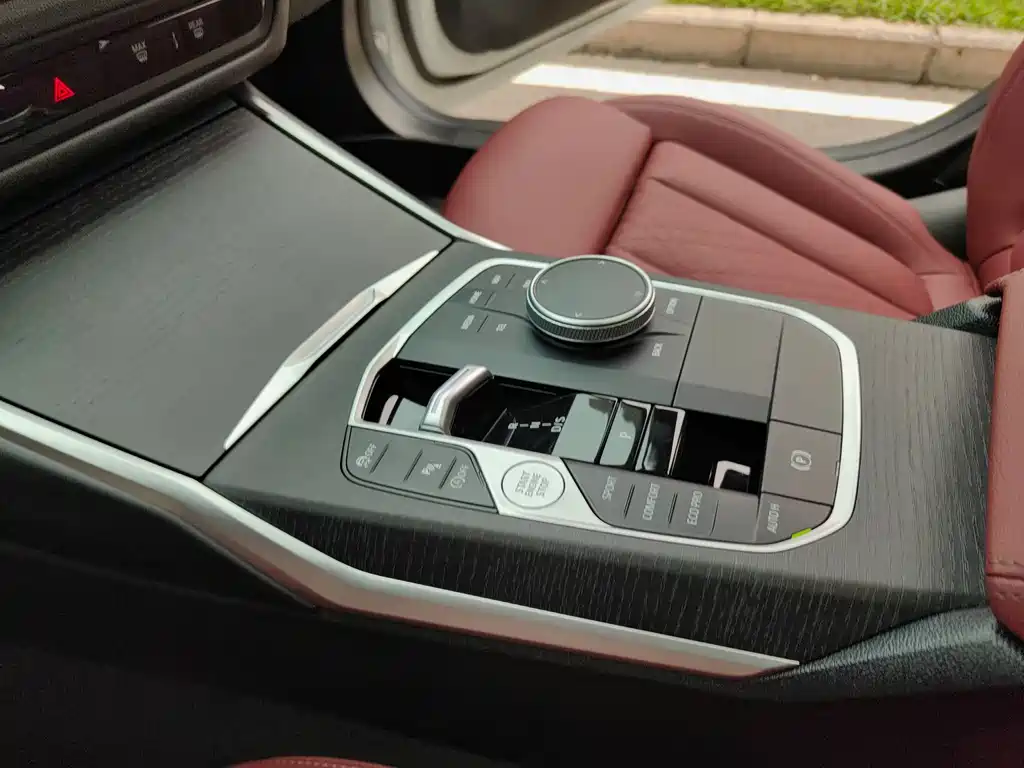 BMW 3 Series 2025 — фото 16