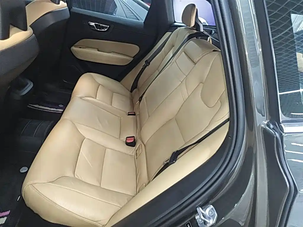Volvo XC60 2018 — фото 17