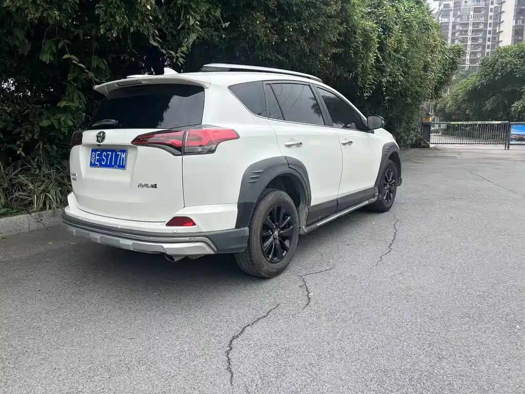 Toyota RAV4 2019 — фото 9