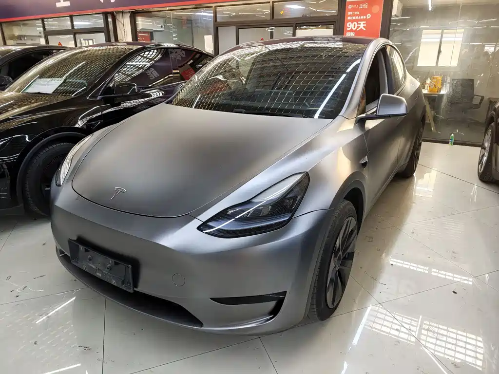Tesla Model Y 2025 — фото 1